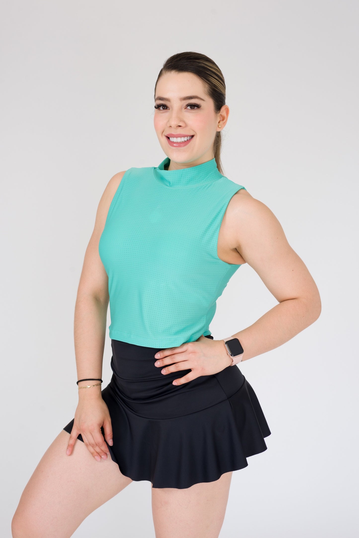 BLUSA SISA CUELLO CON COPAS MICROPERFORADA