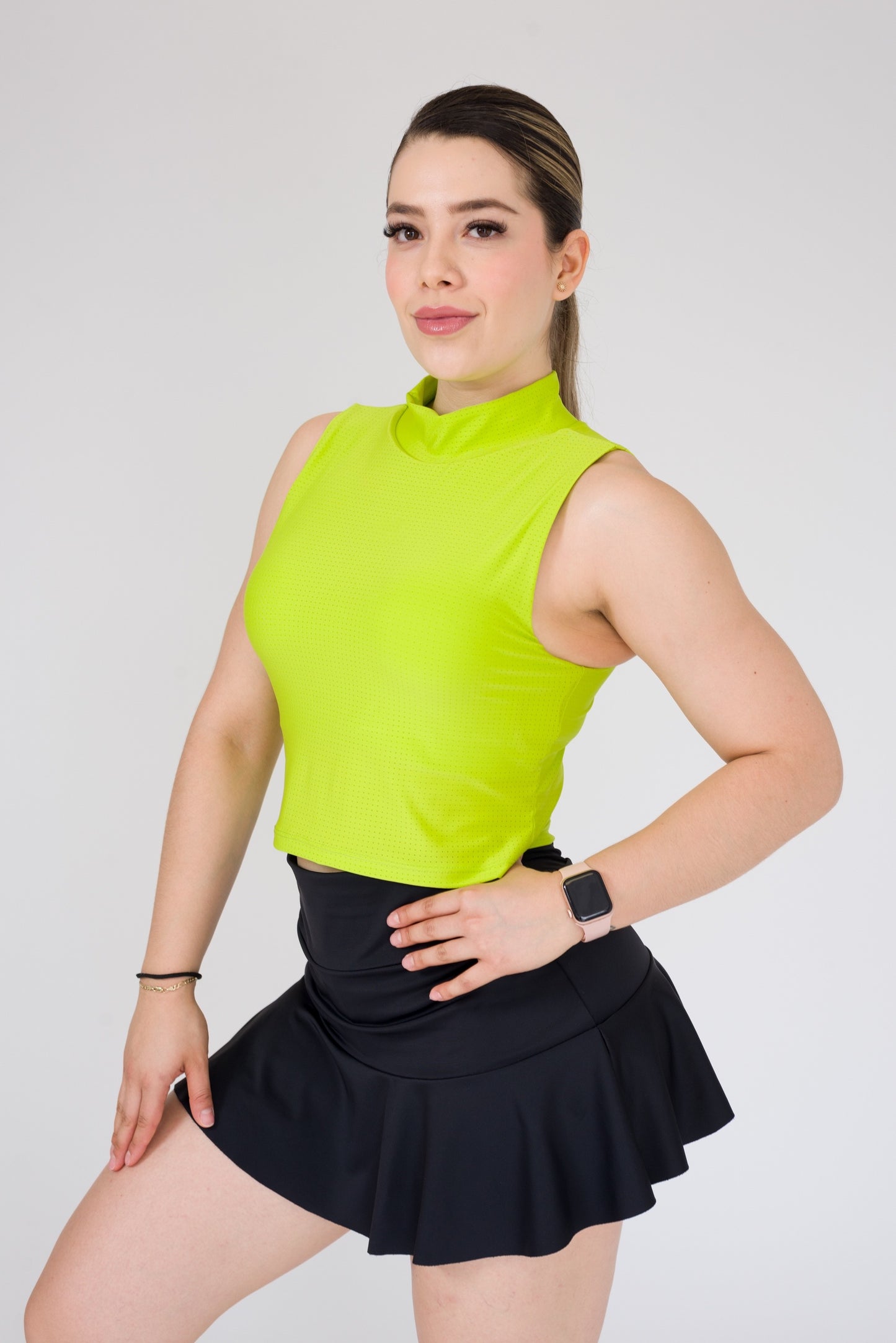 BLUSA SISA CUELLO CON COPAS MICROPERFORADA