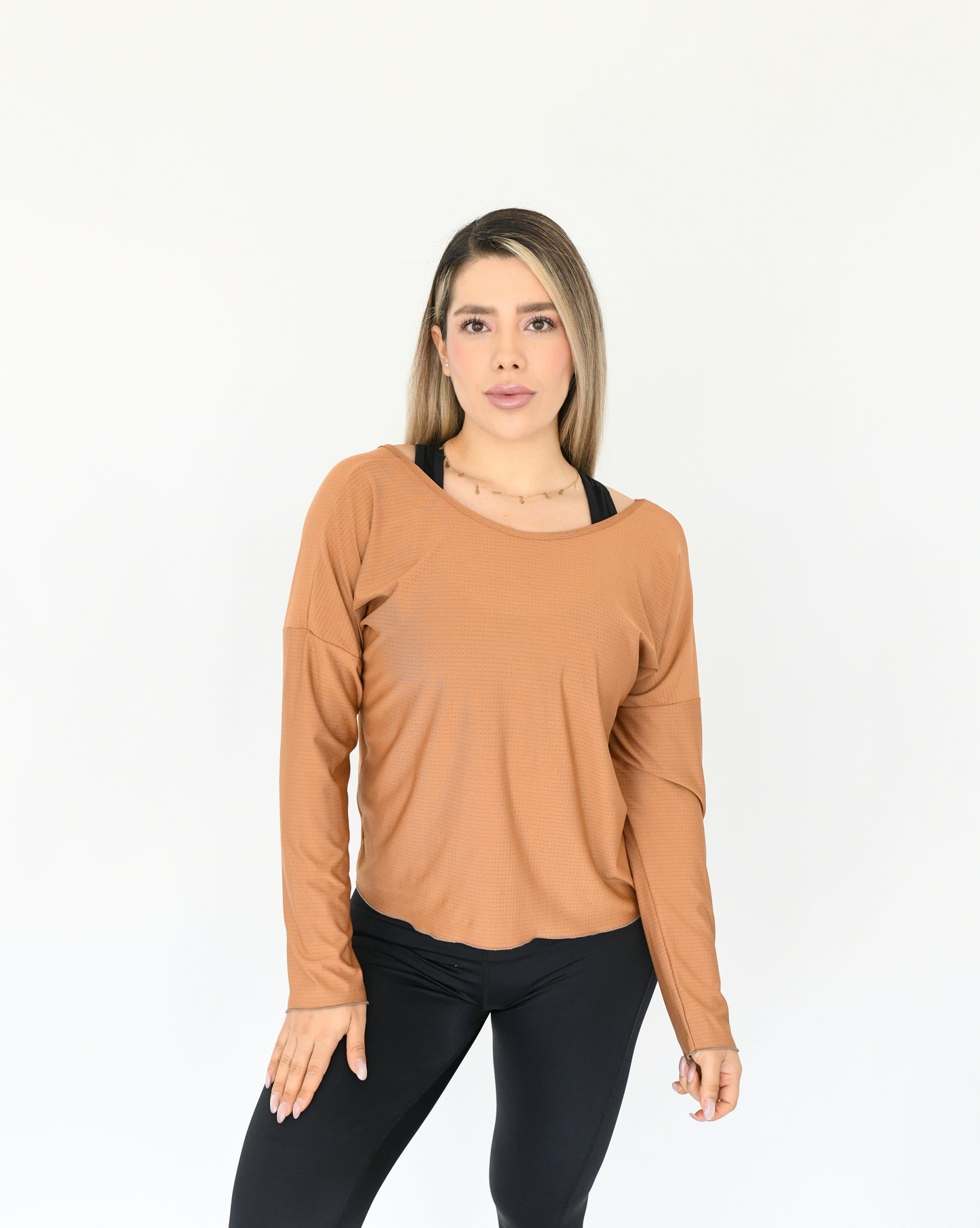 BLUSA MANGA LARGA TWIST MICROPERFORADA